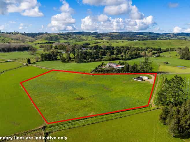 1327 State Highway 1, Hikurangi