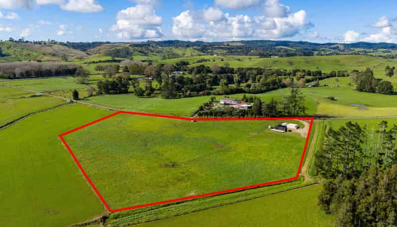 1327 State Highway 1, Hikurangi