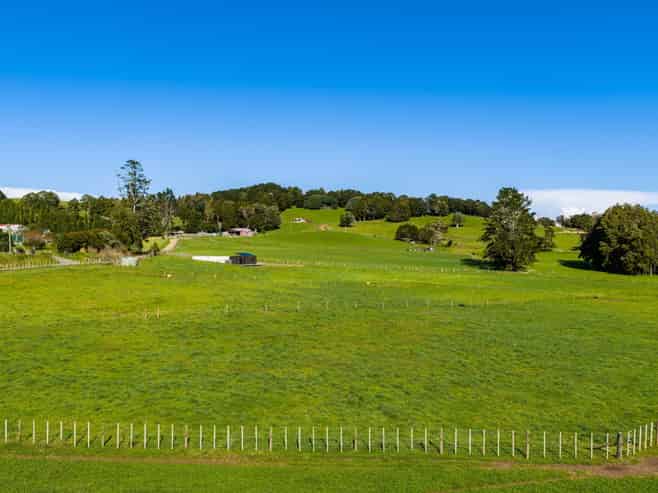1327 State Highway 1, Hikurangi