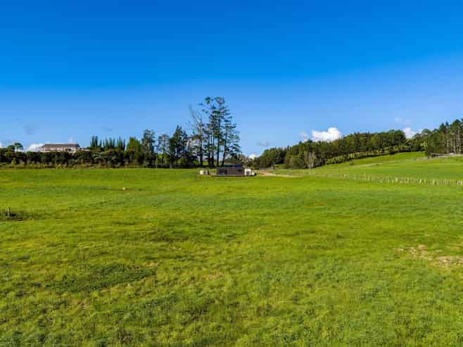 1327 State Highway 1, Hikurangi