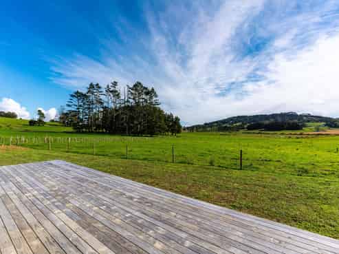 1327 State Highway 1, Hikurangi