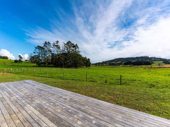 1327 State Highway 1, Hikurangi