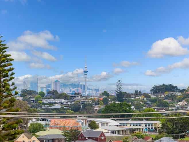 2/4 Rangitoto Terrace, Milford