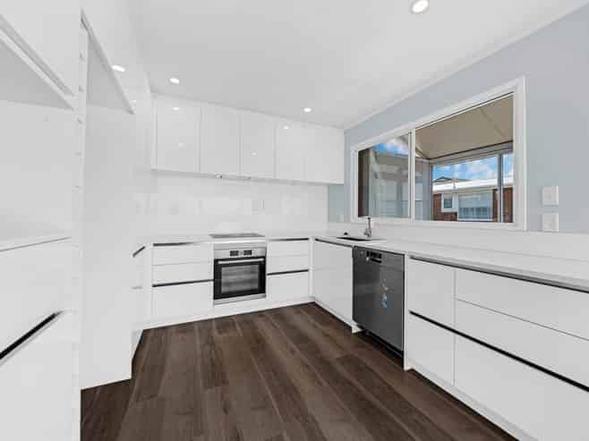 2/4 Rangitoto Terrace, Milford