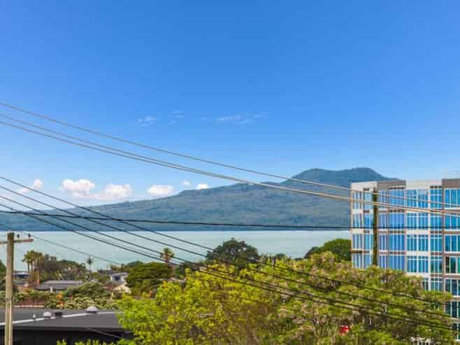 2/4 Rangitoto Terrace, Milford