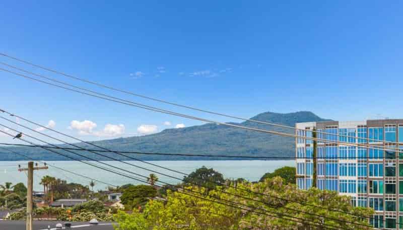 2/4 Rangitoto Terrace, Milford