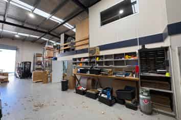 Superb Standalone Warehouse + Yard