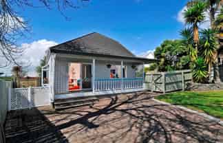 253 Royal Road, Massey