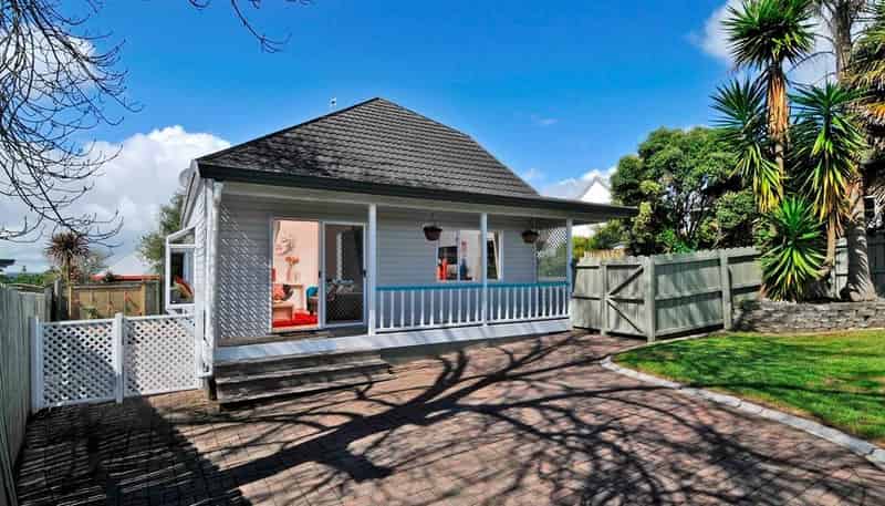 253 Royal Road, Massey