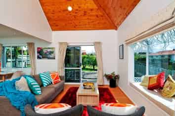 253 Royal Road, Massey