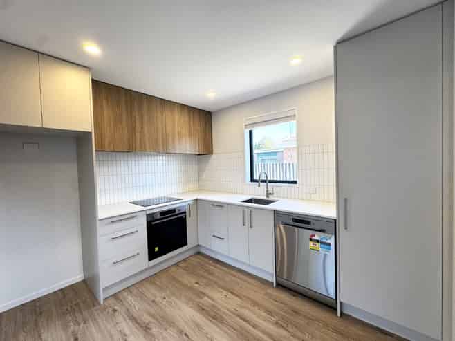 1/300 Westminster Street, Saint Albans