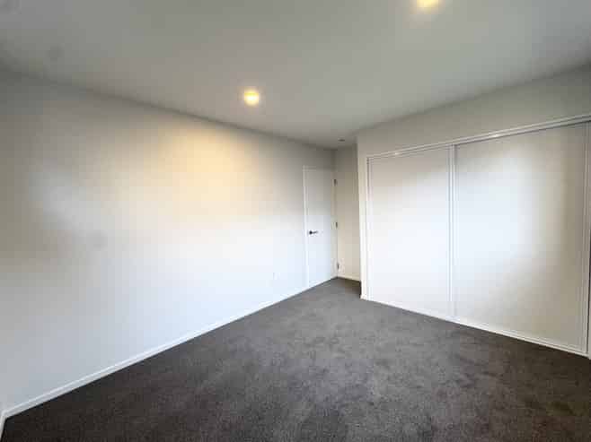 1/300 Westminster Street, Saint Albans