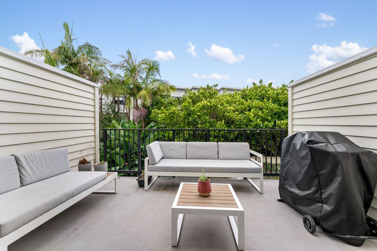 Spacious & Immaculate! - Vista 6