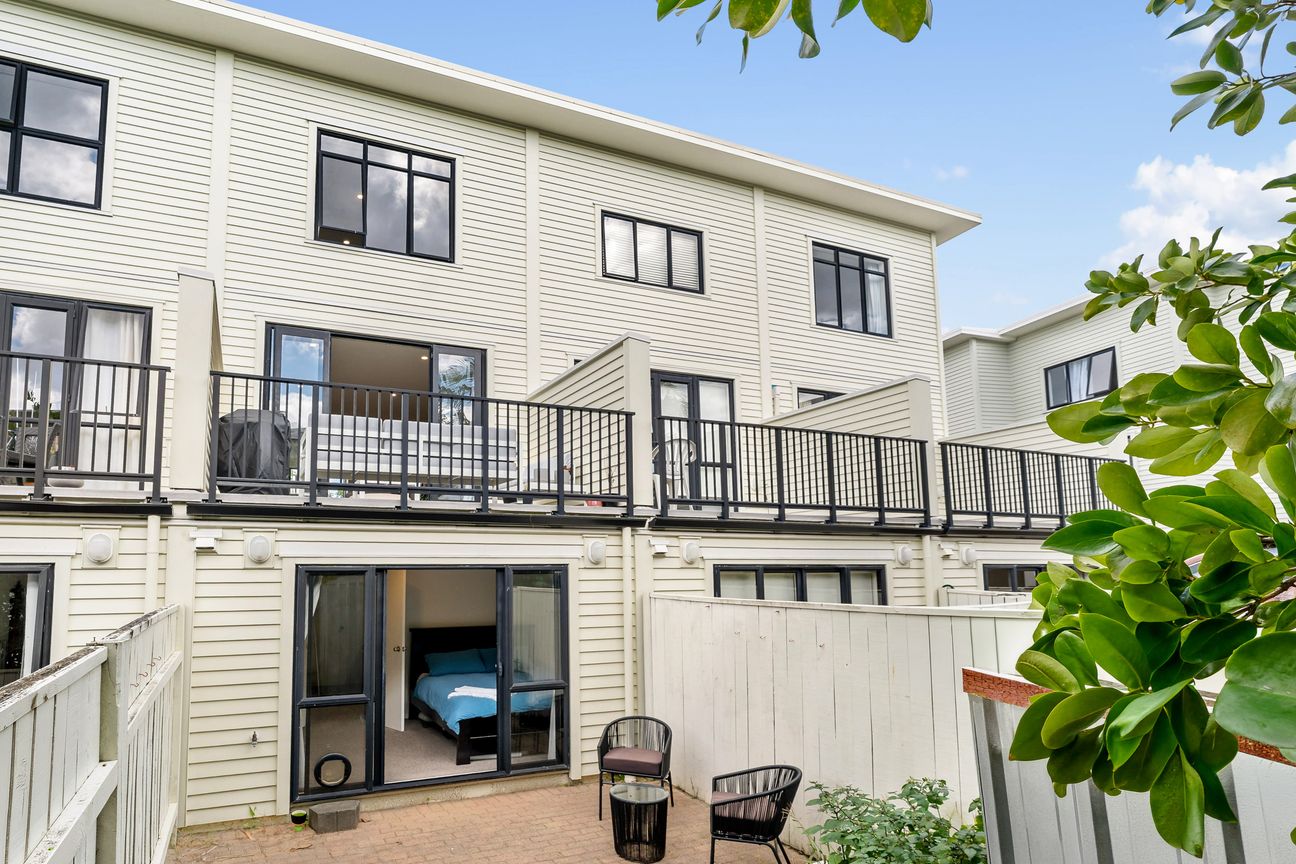 Spacious & Immaculate! - Vista 4