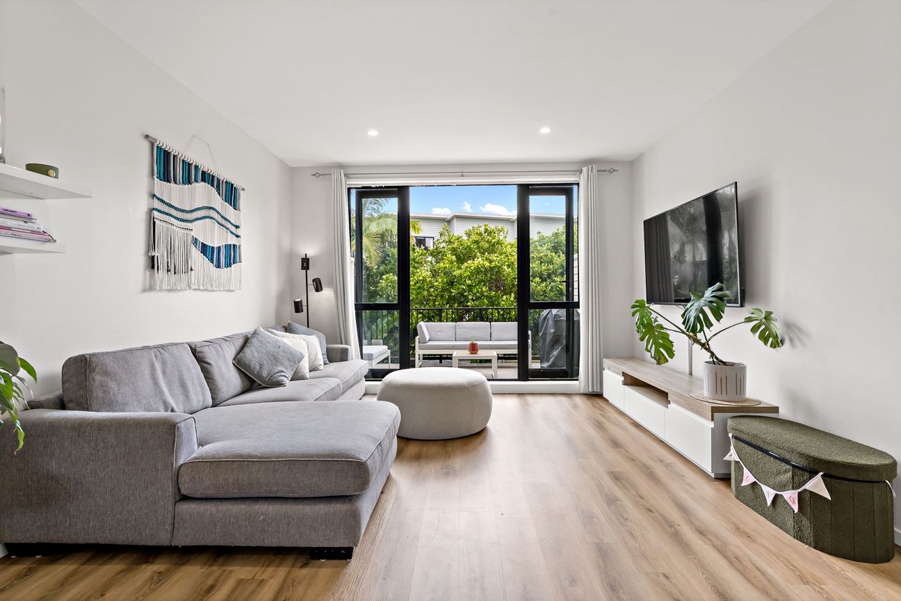 Spacious & Immaculate! - Altro
