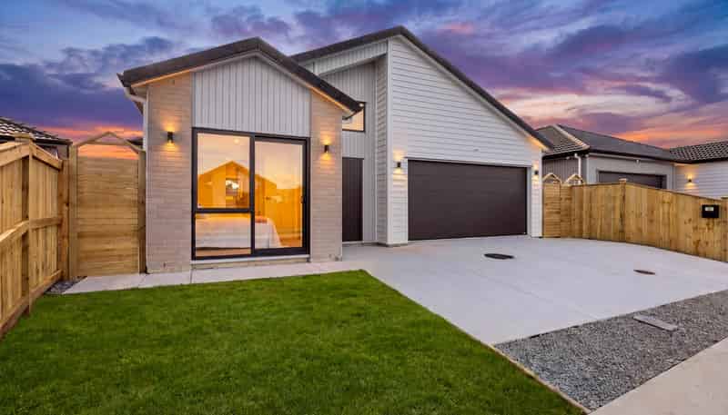 7&9  Tuwai & 24 Furlough Road, Opaheke