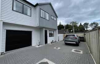 8D  Blyton Lane, Pakuranga Heights