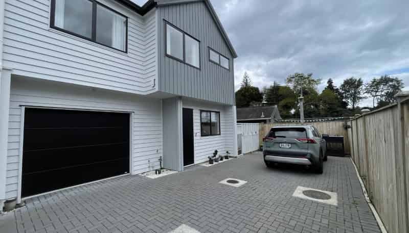 8D  Blyton Lane, Pakuranga Heights