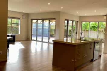 22 Salford Crescent, Flat Bush