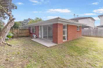 2/192 Buckland Road, Mangere
