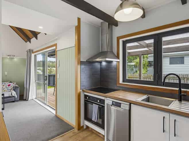 10 Arataki Grove, Waitarere Beach