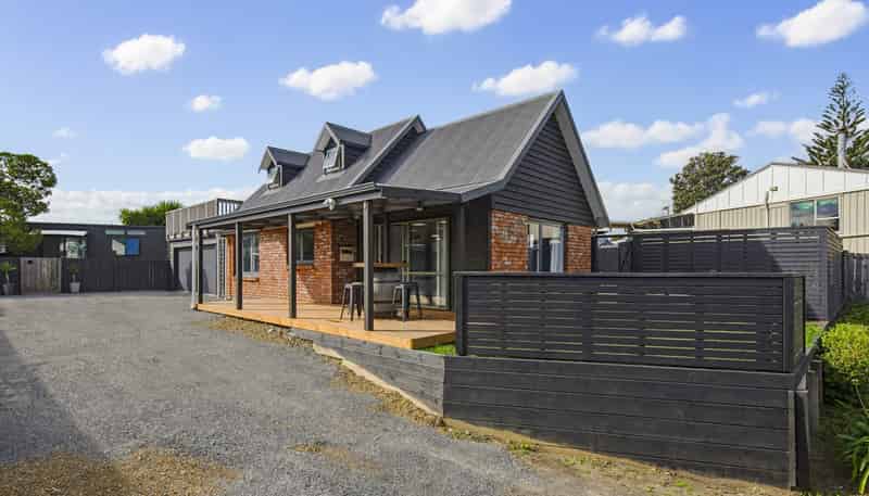 10 Arataki Grove, Waitarere Beach