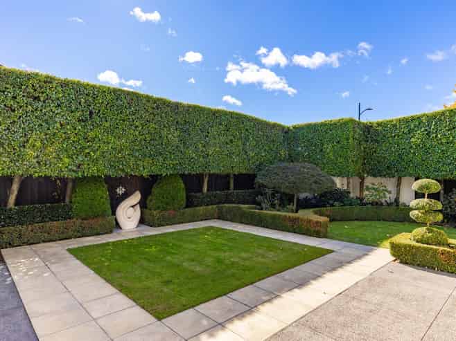 8 Covent Gardens, Springlands