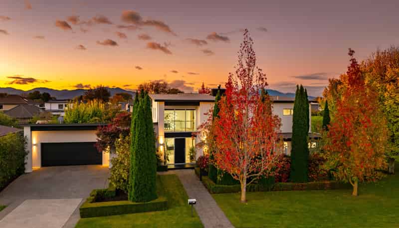 8 Covent Gardens, Springlands