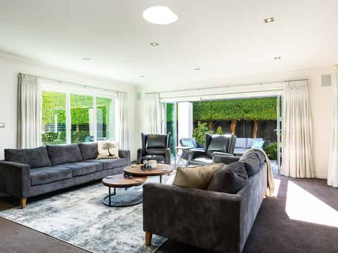 8 Covent Gardens, Springlands