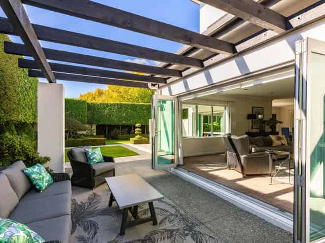 8 Covent Gardens, Springlands