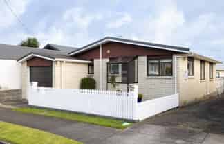 19a Karamu Street, Strandon