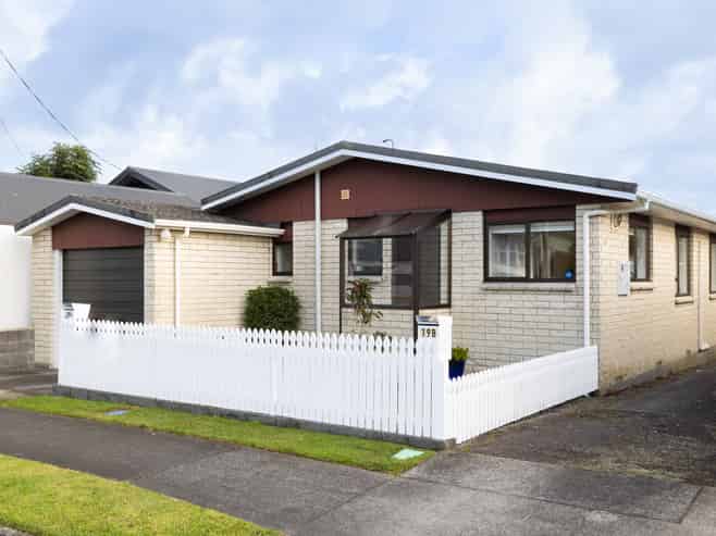 19a Karamu Street, Strandon