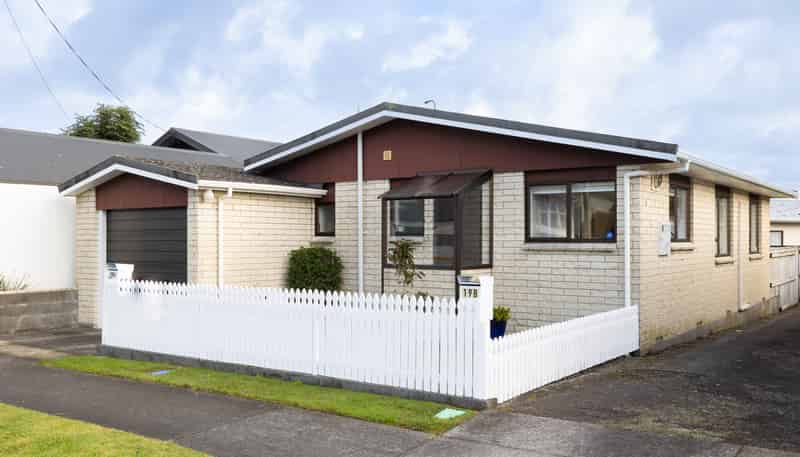 19a Karamu Street, Strandon