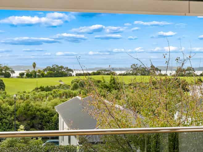 84  Intrepid Crescent, Beachlands