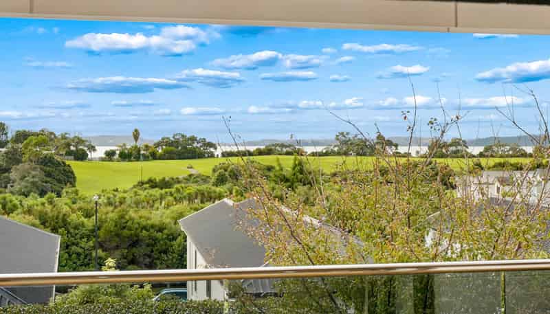 84  Intrepid Crescent, Beachlands