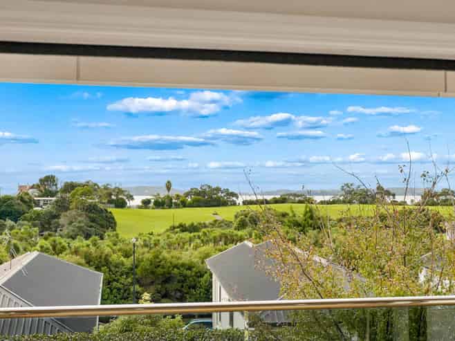 84  Intrepid Crescent, Beachlands