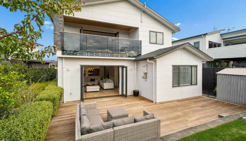 84  Intrepid Crescent, Beachlands