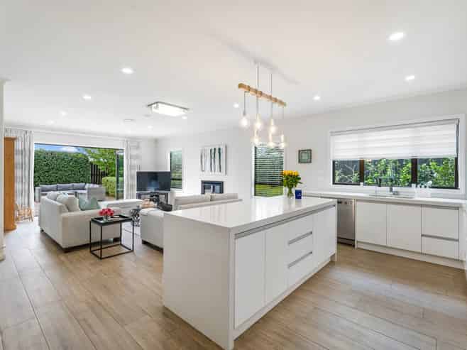 84  Intrepid Crescent, Beachlands