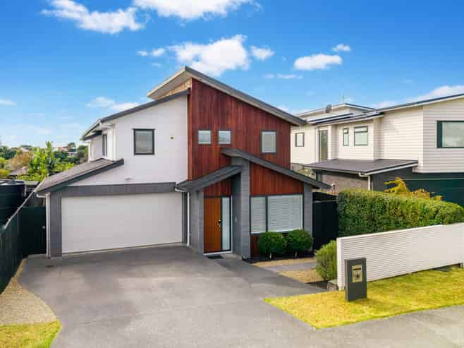 84  Intrepid Crescent, Beachlands