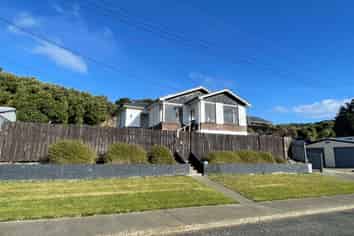 34 Theodore Street, Bluff