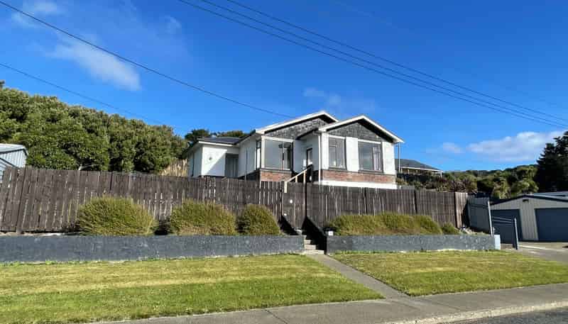 34 Theodore Street, Bluff