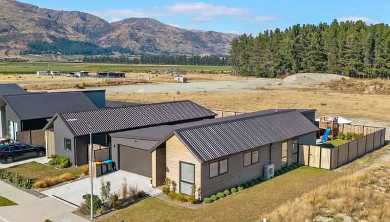 97 Burdon Loop, Lake Hawea