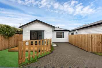 37D Clarkson Crescent, Otara