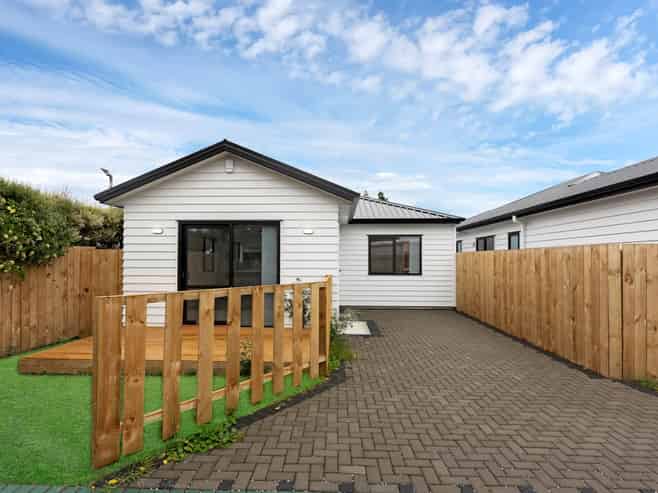 37D Clarkson Crescent, Otara