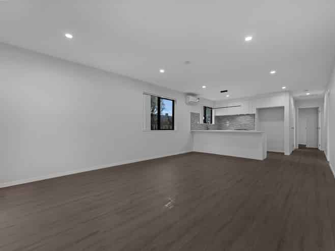 37D Clarkson Crescent, Otara