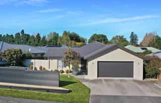 16 Geoff Geering Drive, Netherby
