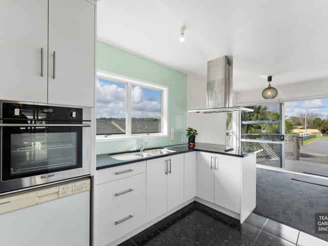 10 Leatham Crescent, Opaheke