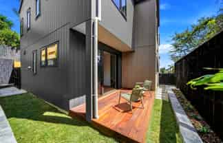 584E Beach Road, Rothesay Bay