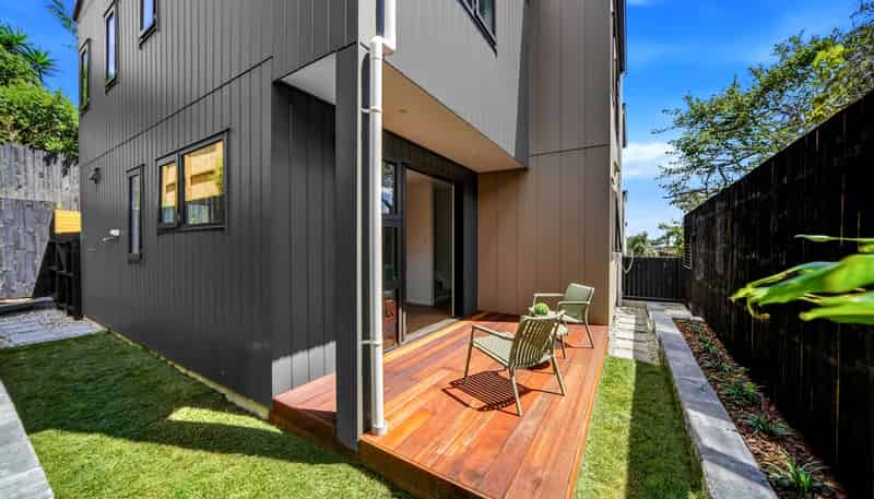 584E Beach Road, Rothesay Bay