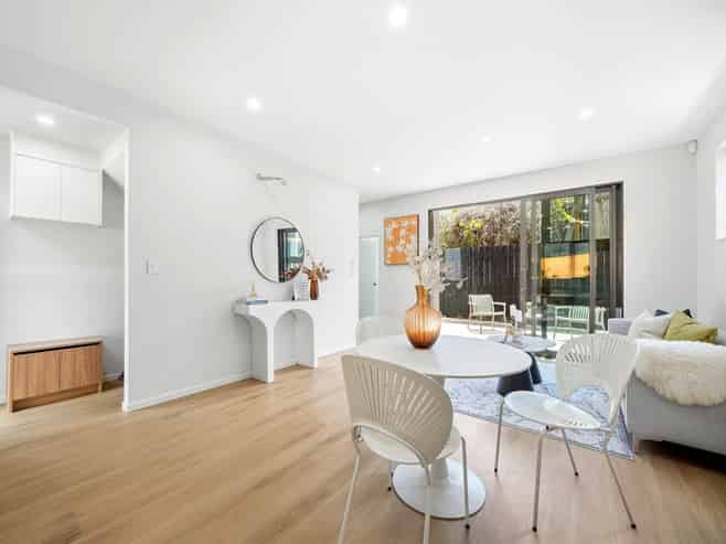 584E Beach Road, Rothesay Bay